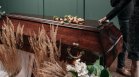 70-годишна жена се съживи в ковчега си ден след смъртта си