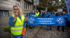 Работници в столичния градски транспорт протестират пред общината