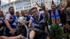 Колоритните шотландски фенове загрява подобаващо за откриващия мач с Германия