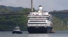 Круизен кораб на TUI се блъсна в контейнеровоз в Германия (ВИДЕО)
