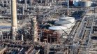 Петролът поевтиня след спада на напрежението около Ормузкия проток