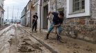 Опашки за минерална вода в Гърция, на остров Евбея щетите са огромни