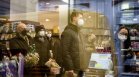Австрия отменя за 3 месеца маските в градския транспорт и супермаркетите