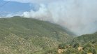Пожарникари, доброволци и френски самолети се борят със стихията в Струмяни
