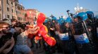 Протест във Венеция срещу посланика на САЩ в Италия Тилман Фертита (СНИМКИ)