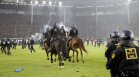 Около 100 са ранените след екшъна на стадиона в двубоя "Валдхоф" - "Кайзерслаутерн"