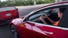 Tesla под прицел в Китай: Над 4 млн. коли се изтеглят заради скритите дръжки