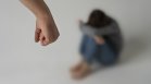 Момче на 14 години било с юмруци, ритало и искало да махне панталоните на детето в Радомир
