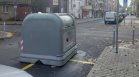 Сигнал от Бургас: Контейнер за боклук е оставен в центъра на ключово кръстовище
