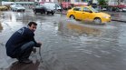 Проливни дъждове наводниха Анкара, има разрушени пътища