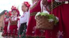 Фолклорният фестивал "Лазарица" събра малки и големи на една сцена