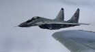 МиГ-29 и F-16 тренираха принудително приземяване на самолет "нарушител"