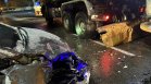 Кола се заби в снегорин в София, шофьорът оставил детето си и побягнал