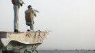 Нови удари между САЩ и Иран, атакувани са и кораби в Ормузкия проток