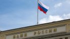 Руснаците трескаво теглят стотици милиарди рубли от банките