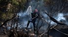 Пожарът на границата с Гърция достигна българска територия