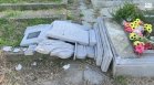 8-годишни деца поругаха десетки гробове в Нова Загора, крадат чанти от опечалените