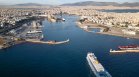 Семейство загина в кошмарен инцидент - колата им падна в морето в Гърция