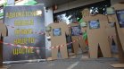 Протест пред Висшия адвокатски съвет с инсталация от обезглавени фигури