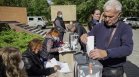 Последен ден на референдуми в Украйна - военни ходят от врата на врата, няма тайна на вота