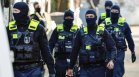 Арестуваха 10 души за трафик на богати мигранти в Германия