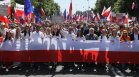 Начело с Туск: Опозиционен митинг в Полша събра половин милион души