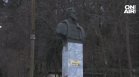 Безродници чупиха и опитаха да откраднат паметника на Ботев в Благоевград