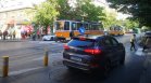 Инцидент между пешеходец и трамвай в София, при друг - такси блъсна жена