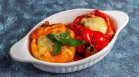 Рецепта за пълнени печени чушки със сирене и орехи