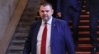 Пеевски показа документи с ПП-ДБ и ГЕРБ: "Лъжците не могат да избягат от миналото"