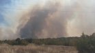 Пожар край Любеново и Динево: 11 спасителни машини и булдозер борят огъня