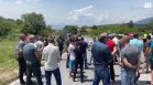 Животновъди блокираха Подбалканския път: "Искат да ни вземат хляба и да убият миналото"