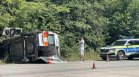 Линейка с пациент се преобърна при катастрофа с кола край Враца