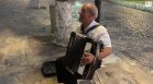 "Пея, свиря и зло не мисля": Историята на "Балканския славей", превърнал се в емблема на Созопол