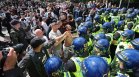 Арести, размирици и ранени полицаи при нови протести в Англия