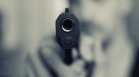 29-годишен мъж стреля няколко пъти с пистолет срещу баща си