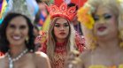 "Любовта е въпрос на сърце": Драг кралици и гей двойки превзеха прайд шествията в Будапеща и Манила (СНИМКИ)