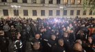 Протест и контрапротест пред Народния театър (+СНИМКИ)