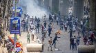 32-ма убити и стотици ранени при сблъсъци между полицаи и студенти в Бангладеш	
