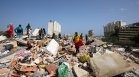 Адът във Венецуела: Футболист оплаква съпругата си, майки търсят децата си