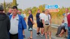37 цента за килограм: Ниските цени на прасковите вдигнаха земеделците на протест