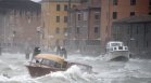 Бури предизвикаха наводнения в Южна Италия, изригна и вулкан на о. Стромболи