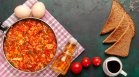 Писто манчего &ndash; сезонна рецепта от Испания с чушки, тиквички и яйца