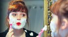 В крак с модата: Да бръснат ли жените лицата си, или не?