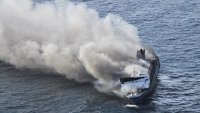 19-годишно момиче загина при пожар на ферибот край Бали (ВИДЕО+СНИМКИ)