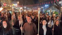 Факелно шествие в Бургас събра ученици и студенти за Деня на будителите