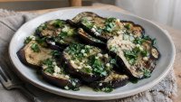 Рецепта за мариновани патладжани с чесън и магданоз