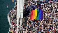 Будапеща блокирана от прайда: Десетки хиляди заляха улиците (+СНИМКИ)