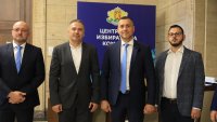 Кметът на Елин Пелин Ивайло Симеонов и проф. Косьо Стойчев влизат в президентската надпревара