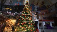 Християни украсиха църквата в Газа за Коледа (СНИМКИ)